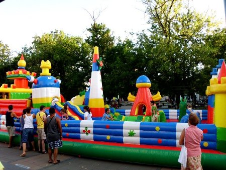 Sadržaji za decu na gradskom trgu Obrenovca